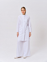 Профессиональный халат с воротником-стойка и цветной планкой (белый/серый)