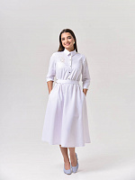 Медицинское платье с летящей юбкой с вышивкой "Косметолог" (белый)